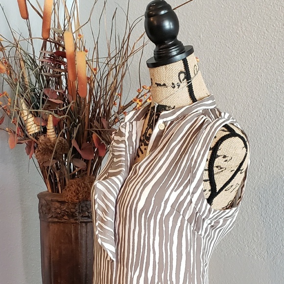 Banana Republic Zebra Print Top - Picture 3 of 5